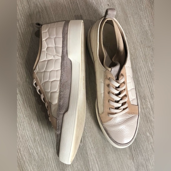 27 EDIT Naturalizer Women's White cream and tan Valarie Slip-on Sneaker size 9 - Picture 3 of 7